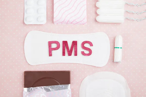 دوره pms چیست و چه حسی دارد؟ مدت زمان دوره پی ام اس و علائم سندروم پیش از قاعدگی