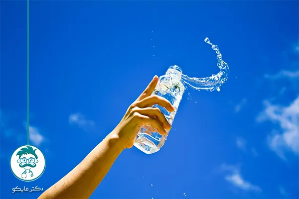 یک مرد بالغ و سالم حدود چند لیتر آب در بدن دارد؟