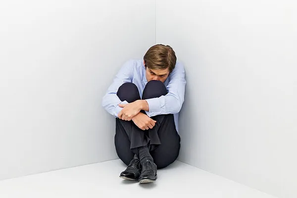 بیماری کلاستروفوبیا چیست و چه علائمی دارد؟