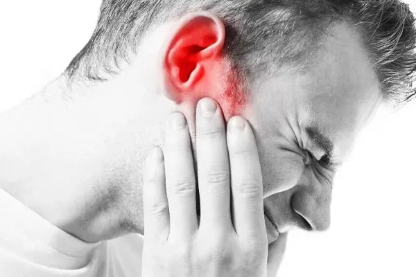 عفونت گوش چیست؟ علت و علائم عفونت گوش در بزرگسالان + درمان خانگی
