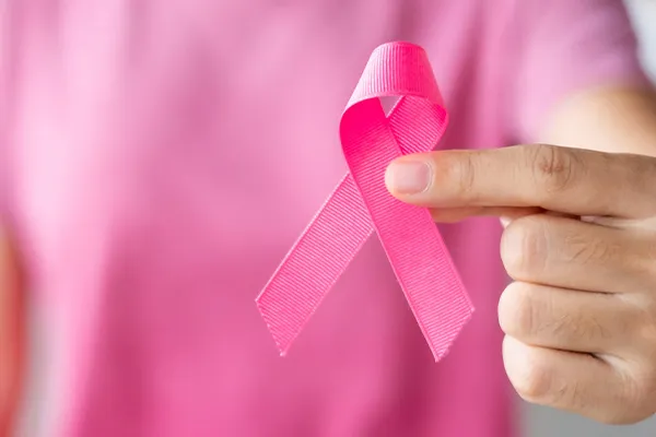 سرطان سینه چه علائمی دارد؟ عکس سرطان پستان + علل و نحوه ی تشخیص با غربالگری رایگان