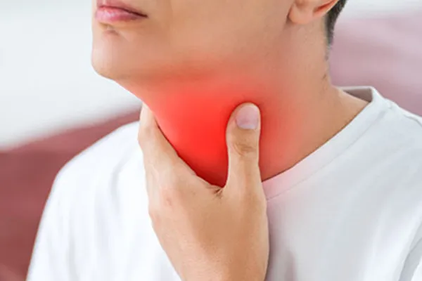 علت گلودرد چیست؟ علائم همراه با درد گلو + درمان خانگی فوری