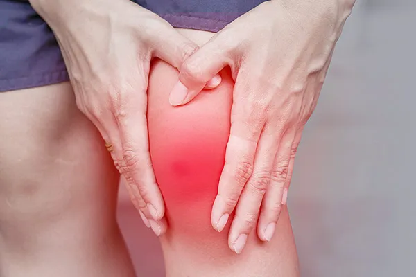 بیماری نقرس کاذب چیست؟ علائم و درمان نقرس کاذب مفاصل با دارو و طب سنتی
