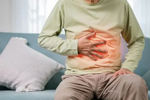 علت تجمع مایع آزاد در لگن چیست؟ علائم و درمان آب آوردن لگن