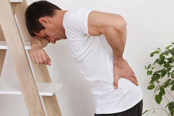 گرفتگی کمر و درمانش چقدر طول میکشد؟ بهترین قرص و آمپول برای گرفتگی عضلات کمر