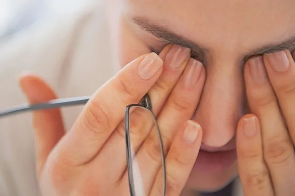 فشار چشم چیست و چه علائمی دارد؟ عوارض و درمان سریع فشار چشم بالا