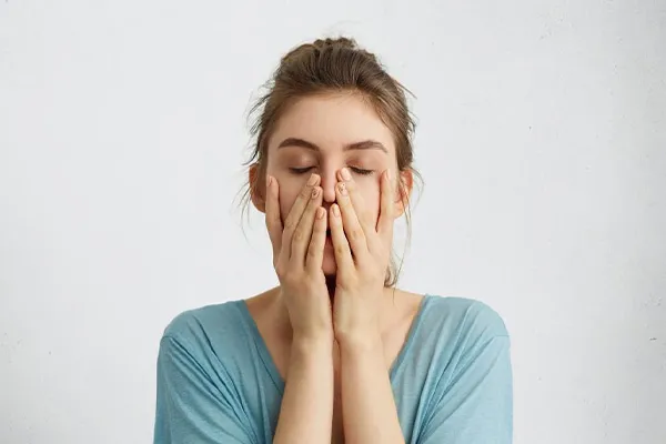 کمبود ویتامین A باعث چه بیماری هایی میشود؟ علت و علائم کمبود ویتامین آ در بدن و مسمومیت با آن