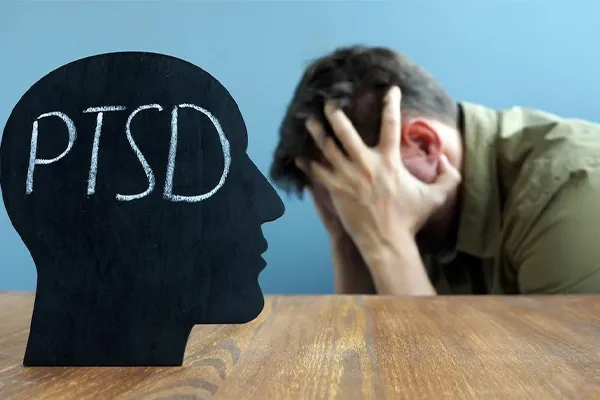 اختلال استرس پس از سانحه چیست؟ علت و علائم ptsd در بزرگسالان و کودکان